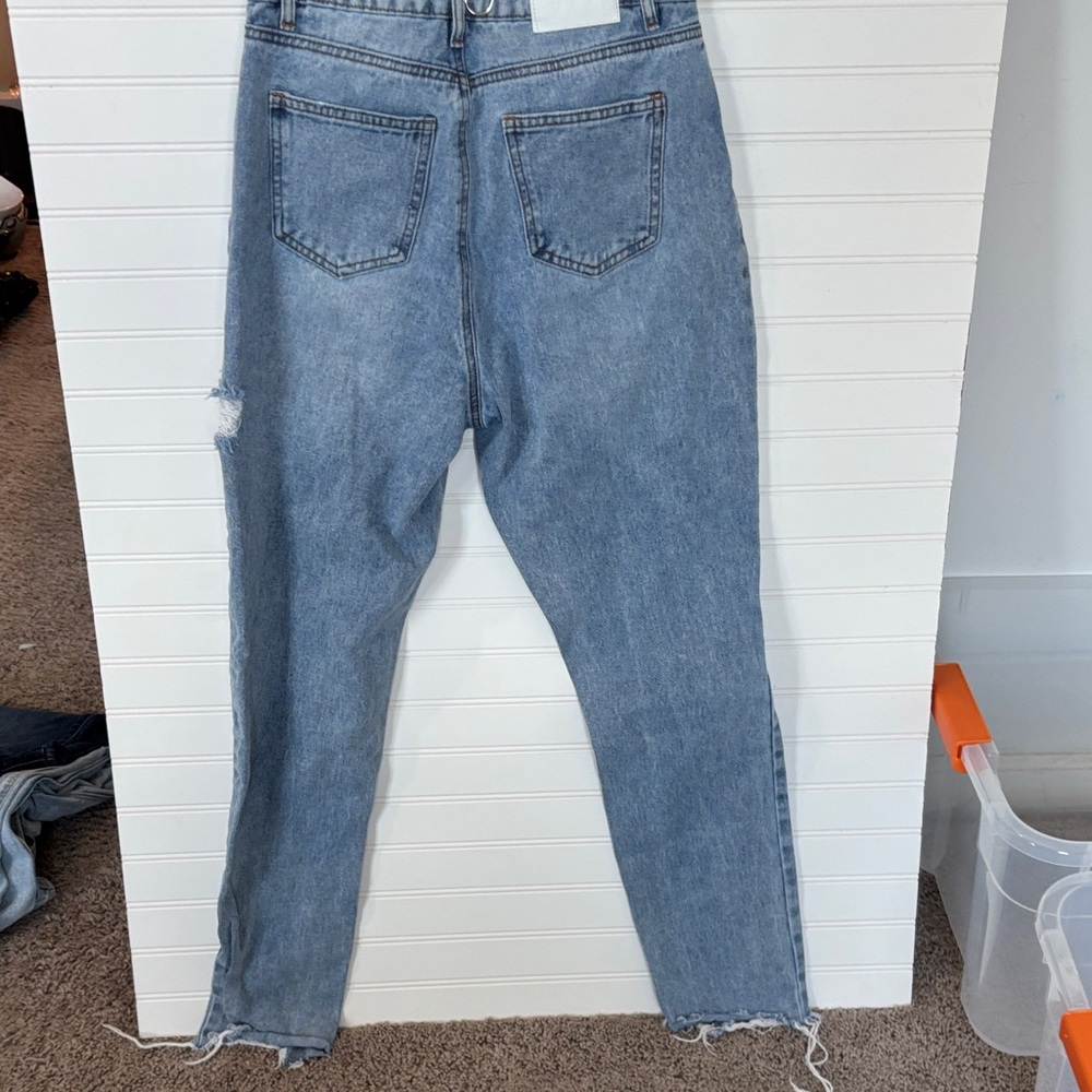Missguided + High Rise Ripped Blue Jeans - Picture 4 of 4